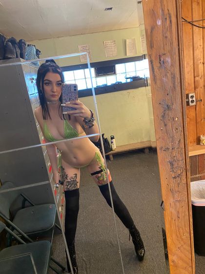 freakypetite OnlyFans picture