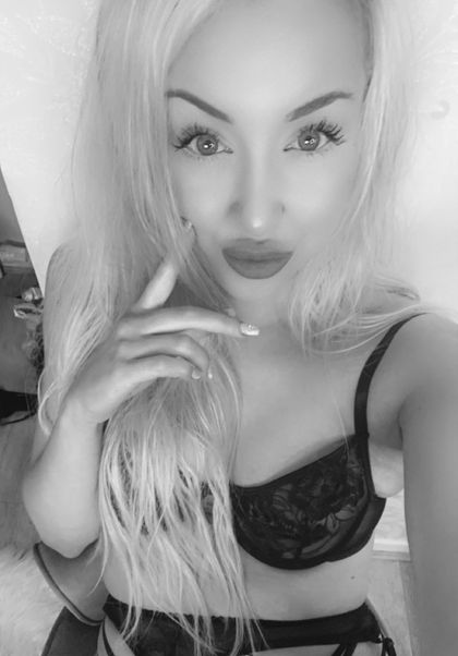 avrilfoxx24 OnlyFans picture