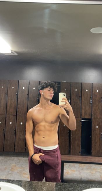 armandovegazz OnlyFans - Free Trial - Photos - Socials FansMetrics