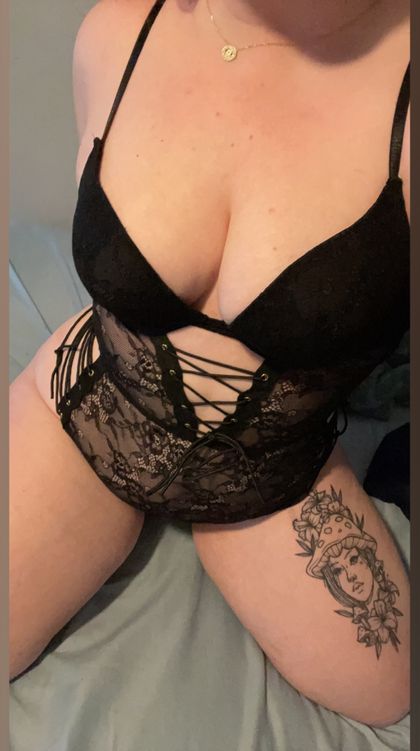 ur.favorite.m1lf OnlyFans picture