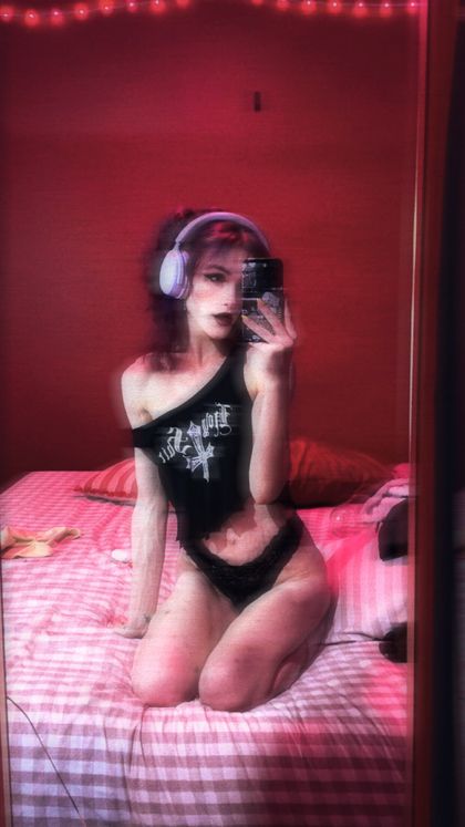 sadgothmumma OnlyFans picture