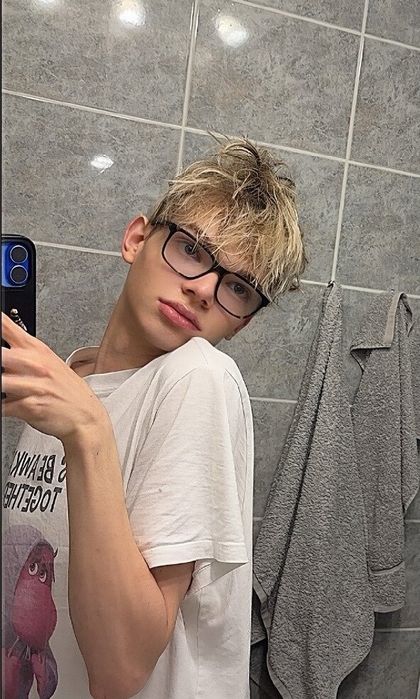 adamhrvth1 OnlyFans picture