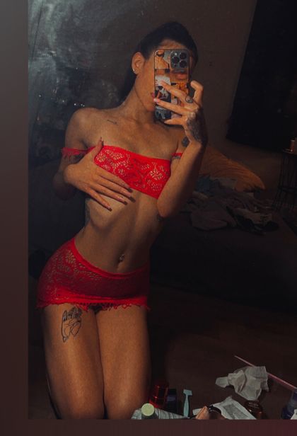 mirandaakarinnee OnlyFans picture