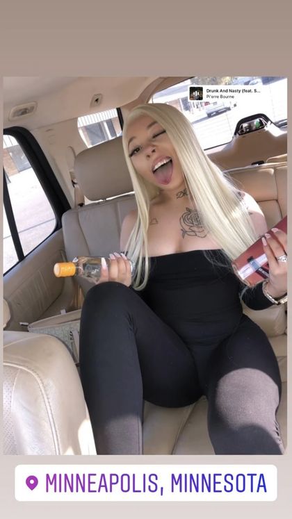 tinkaholicc OnlyFans picture