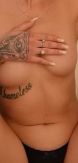 kyliekarsonbuttnaked OnlyFans picture