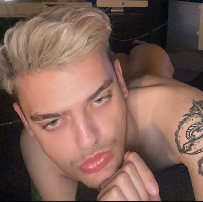 basicwhitetwink OnlyFans picture