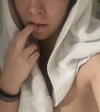 gia2418 OnlyFans picture