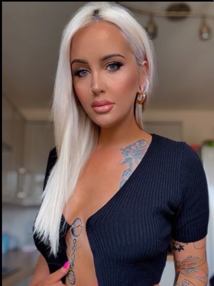 aprils_little_secret OnlyFans picture