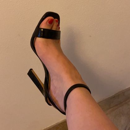 benins OnlyFans picture